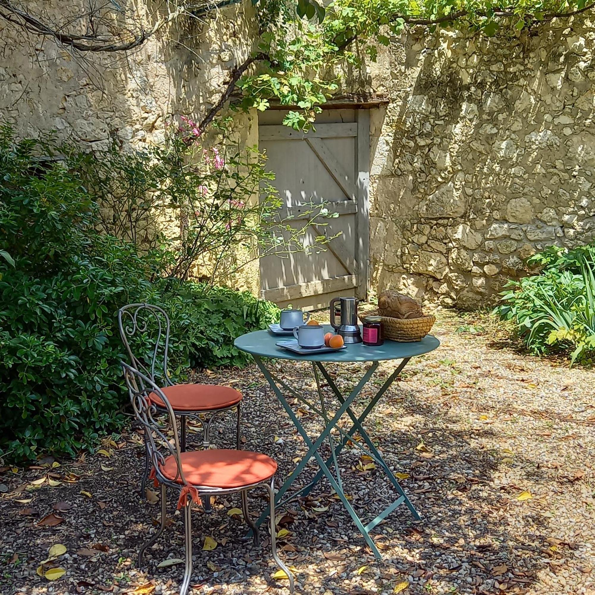 Hotel Entre-Vignes-Et-Bastides Montcaret Exterior foto